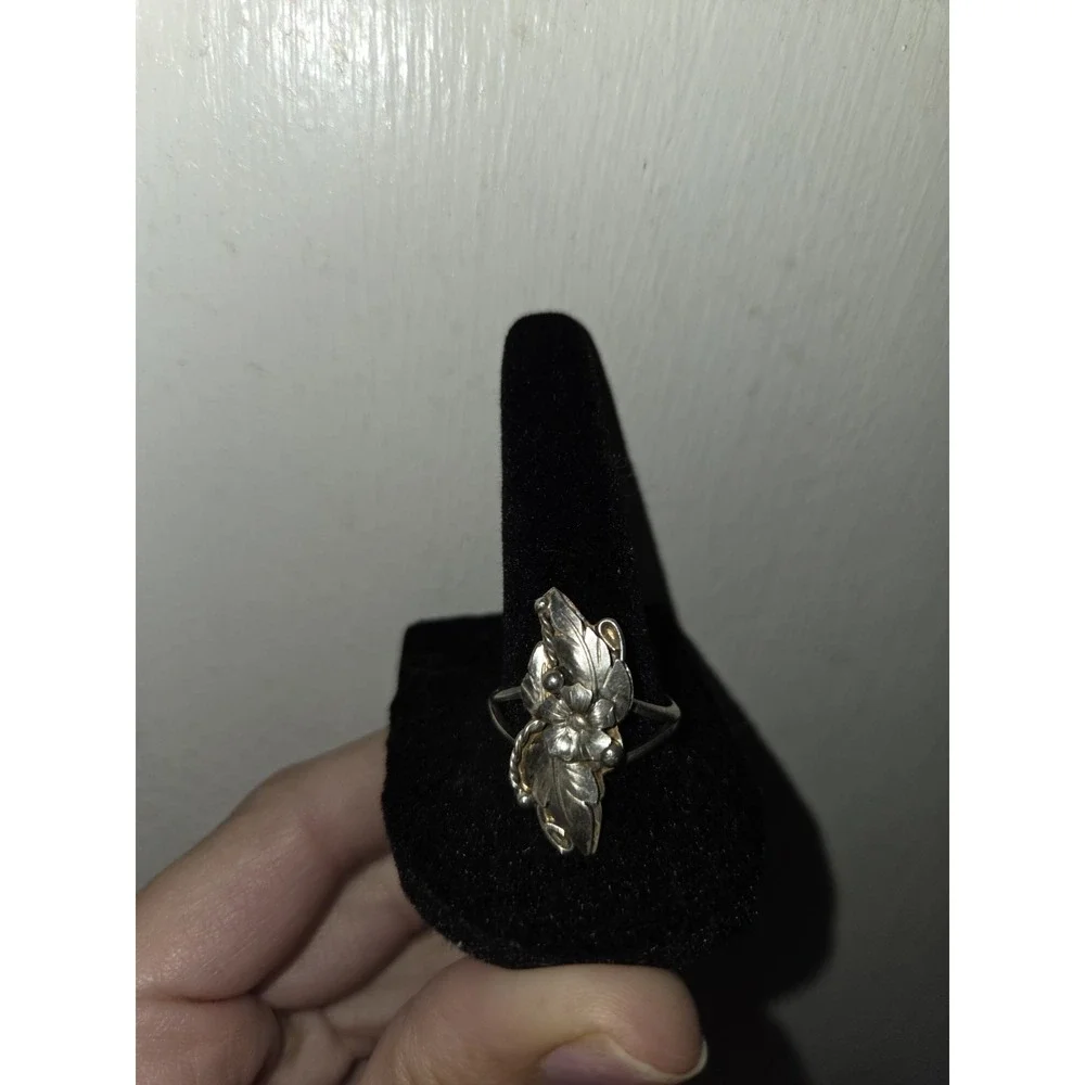 Vintage Willie Shaw Navajo Designer Sterling Silver Ring. Rare. Floral. 9.5